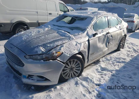 2014 Ford Fusion Energi Se Luxury z USA, uszkodzony, nr VIN 3FA6P0PU3ER238078